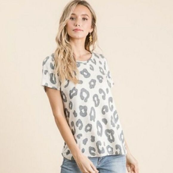 NWT Soft Beige Leopard Print Top -M - Picture 1 of 4